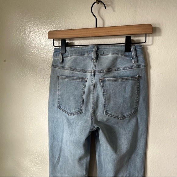 Lulus | Perfect For You Light Wash Mid-Rise Cropped Skinny Jeans - Picture 6 of 9